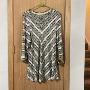 Avenue Black and White Chevron Tunic